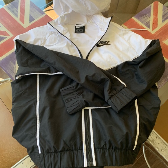 Nike Jackets & Blazers - Nike windbreaker ladies size medium never worn